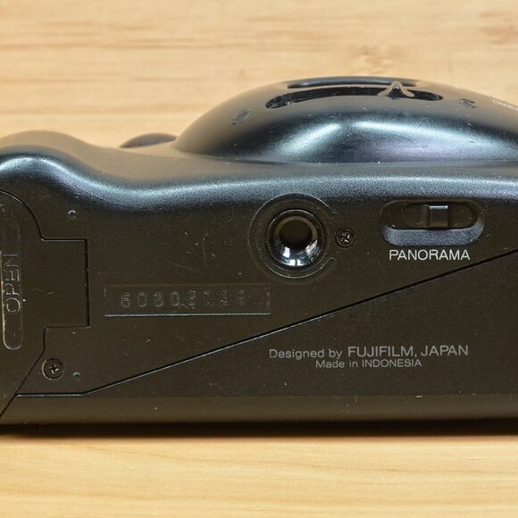 Vintage Fujifilm DL-95 Super, Point and Shoot Film Camera - Picture 6 of 8